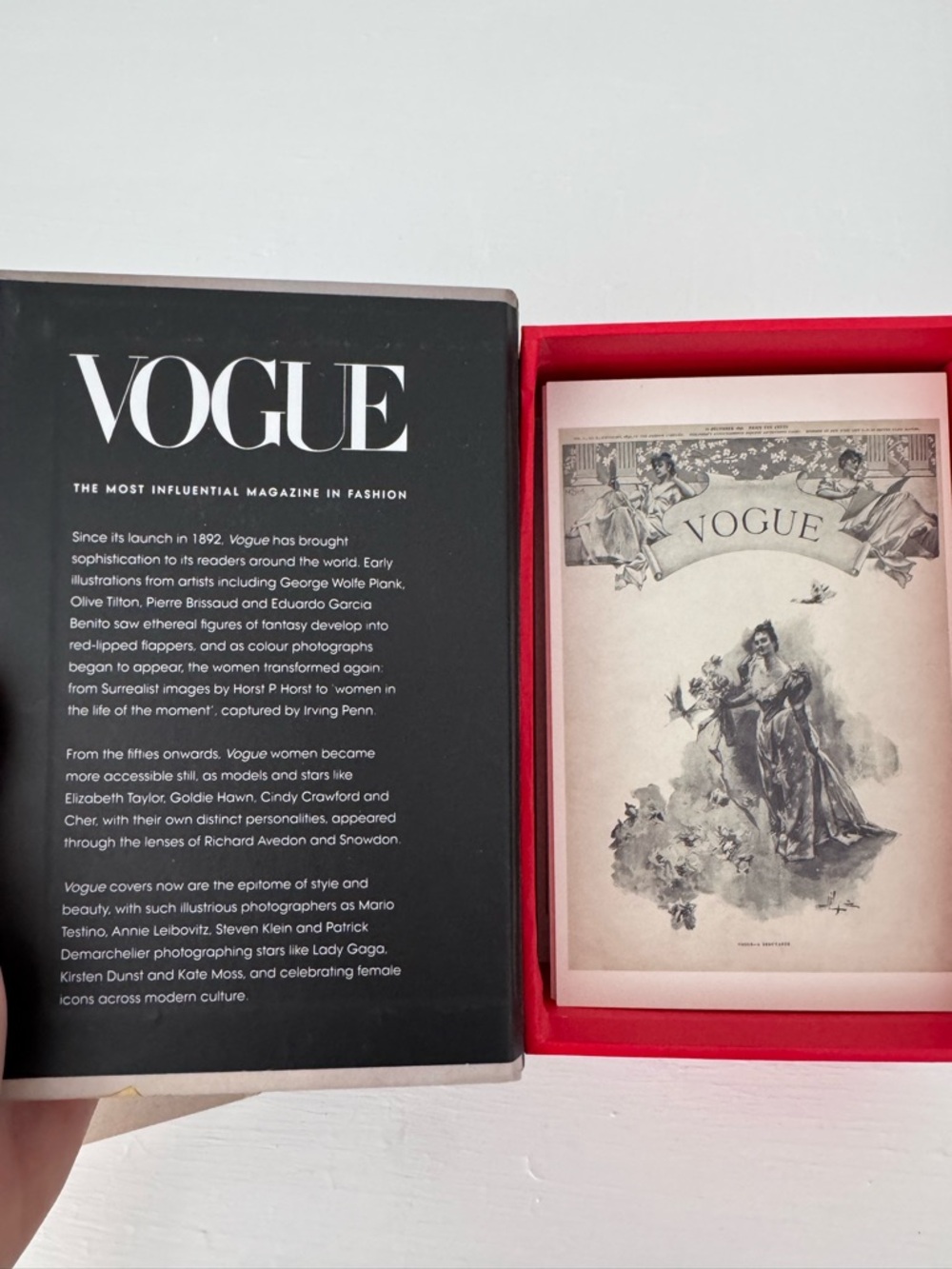 Postcards from Vogue Boxed Set with Pink Vintage Fashion Stickers - Picture 3 of 4